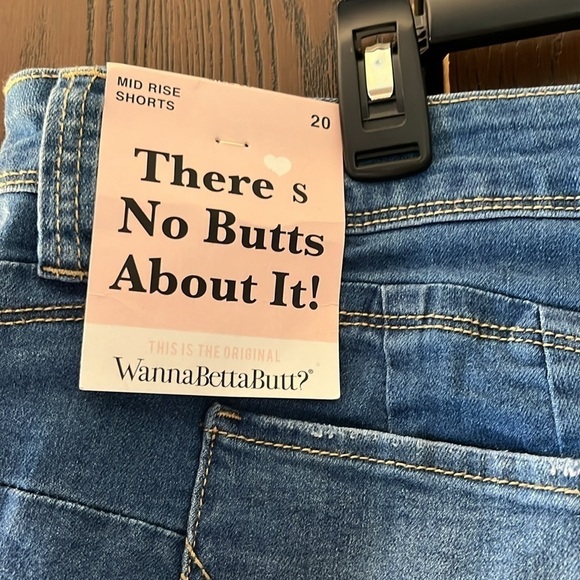 YMI wanna better butt blue jean shorts. Size 20. NWT - Picture 6 of 6